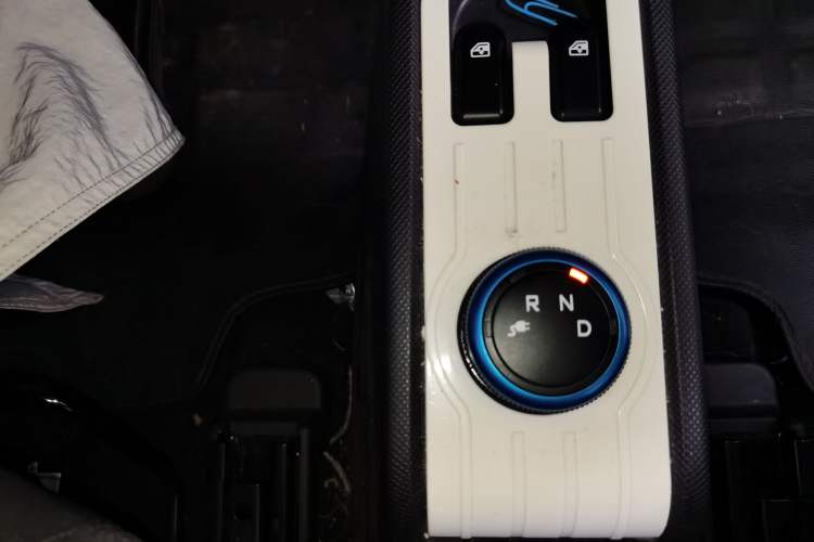 Used Wuling Hongguang MINIEV 2022 Easy Version Lithium Iron Phosphate Gear Lever