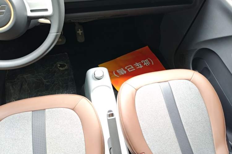 Used Wuling Hongguang MINIEV 2022 GAMEBOY 300km Enthusiast Model with Lithium Iron Phosphate Gear Lever