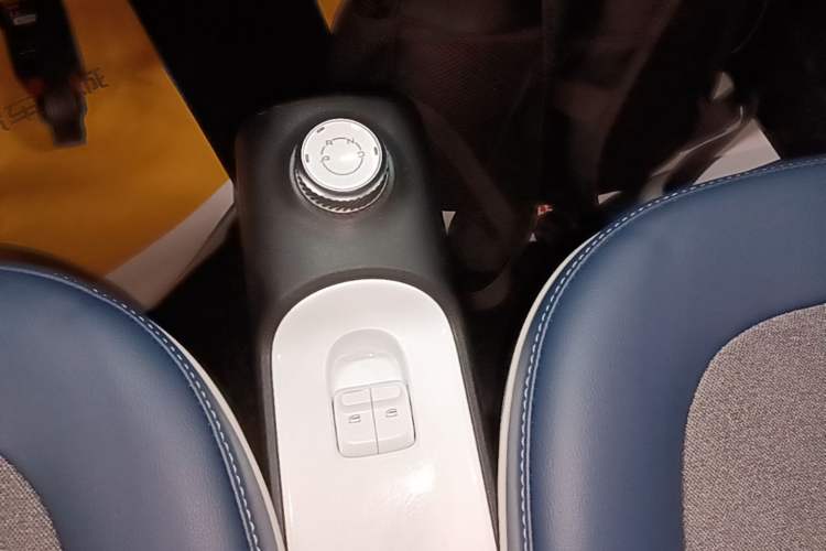 Used Wuling Hongguang MINIEV 2022 GAMEBOY 200km Gaming Edition with Lithium Iron Phosphate Gear Lever