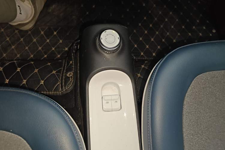 Used Wuling Hongguang MINIEV 2022 GAMEBOY 200km Gaming Edition with Lithium Iron Phosphate Gear Lever