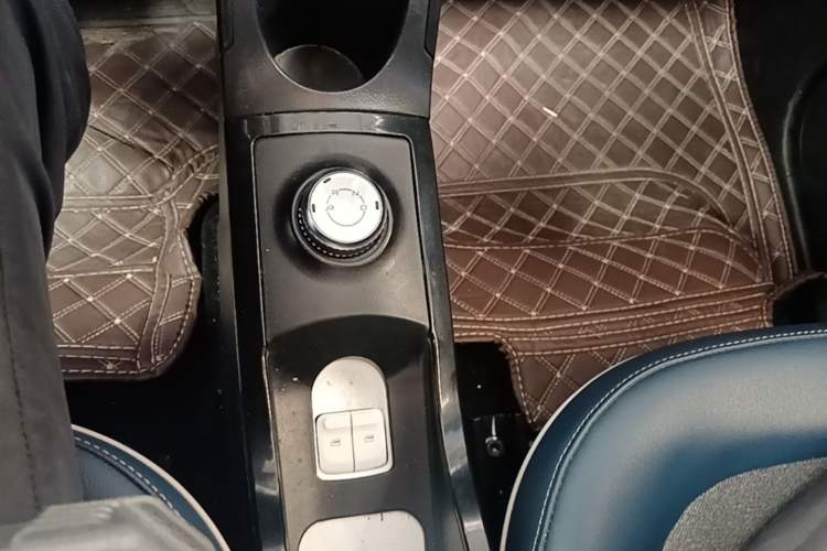 Used Wuling Hongguang MINIEV 2022 GAMEBOY 200km Gaming Edition with Lithium Iron Phosphate Gear Lever