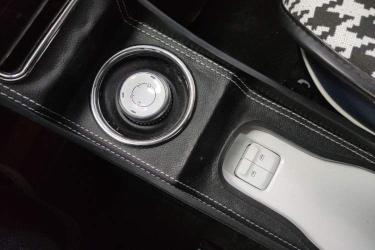 Used Wuling Hongguang MINIEV 2022 GAMEBOY 300km Enthusiast Model with Lithium Iron Phosphate Gear Lever