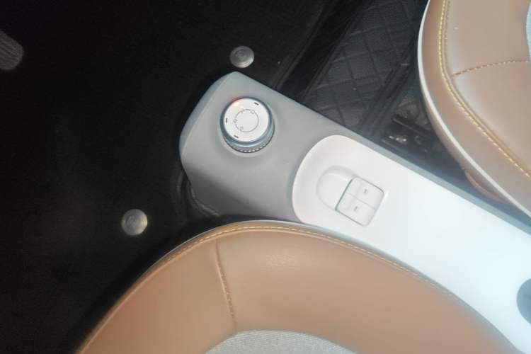 Used Wuling Hongguang MINIEV 2022 GAMEBOY 200km Gaming Edition with Lithium Iron Phosphate Gear Lever