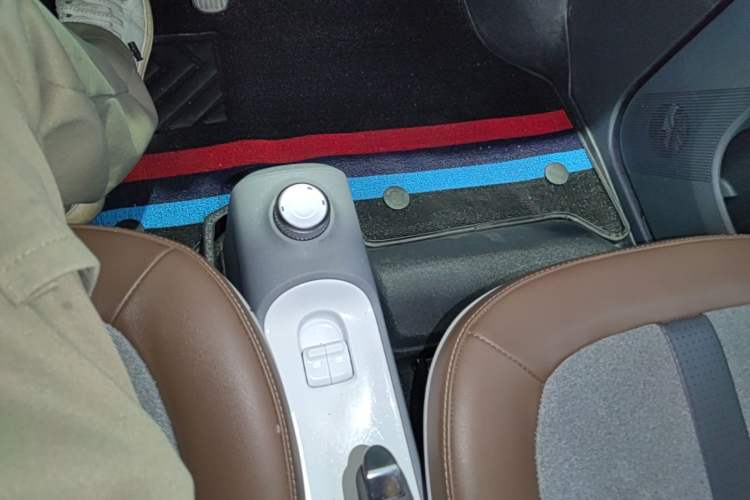 Used Wuling Hongguang MINIEV 2022 GAMEBOY 300km Enthusiast Model with Lithium Iron Phosphate Gear Lever