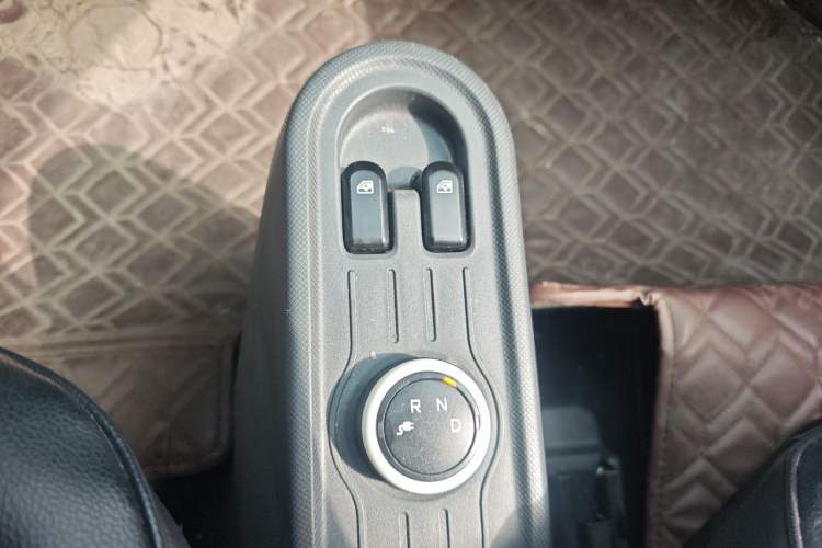 Used Wuling Hongguang MINIEV 2022 Macaron Premium Model – Lithium Iron Phosphate Gear Lever