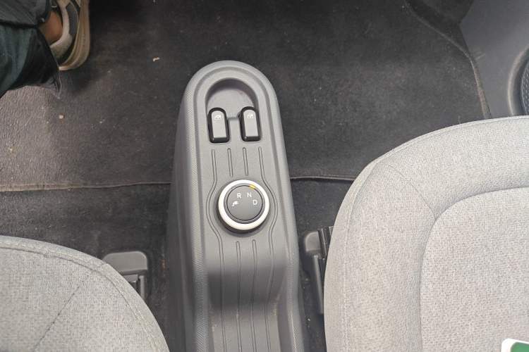 Used Wuling Hongguang MINIEV 2022 Macaron Fashion Model Lithium Iron Phosphate Gear Lever