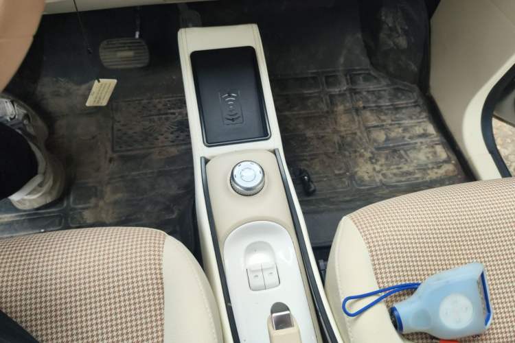 Used Wuling Hongguang MINIEV 2022 Macaron Premium Model – Lithium Ternary Battery Gear Lever