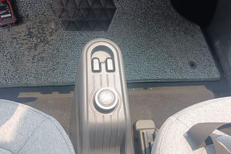 Used Wuling Hongguang MINIEV 2022 Macaron Premium Model – Lithium Iron Phosphate Gear Lever