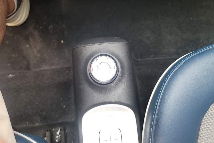 Used Wuling Hongguang MINIEV 2022 GAMEBOY 200km Gaming Edition with Lithium Iron Phosphate Gear Lever