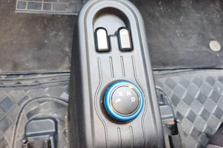 Used Wuling Hongguang MINIEV 2022 Macaron Fashion Model Lithium Iron Phosphate Gear Lever
