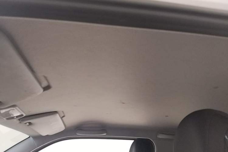 Used Wuling Hongguang MINIEV 2022 Macaron Premium Model – Lithium Iron Phosphate Headliner
