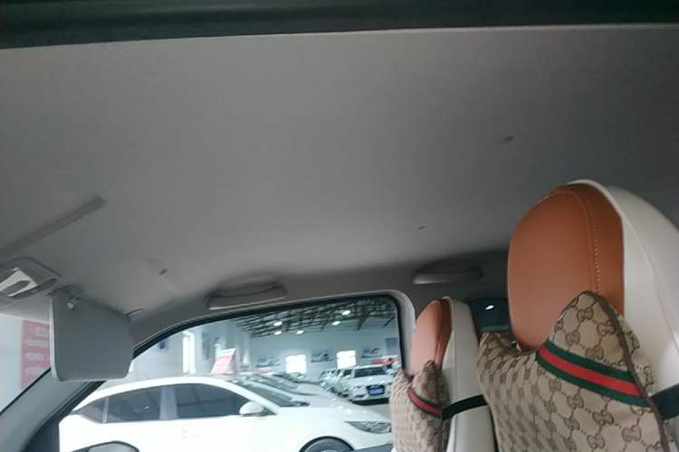 Used Wuling Hongguang MINIEV 2022 Macaron Premium Model – Lithium Iron Phosphate Headliner