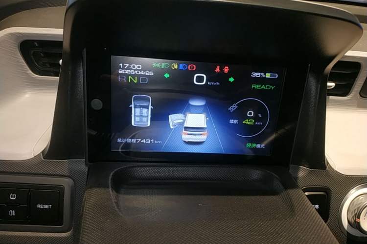 Used Wuling Hongguang MINIEV 2022 Macaron Fashion Edition Lithium-Nickel-Cobalt-Alpha-oxide Instrument Cluster