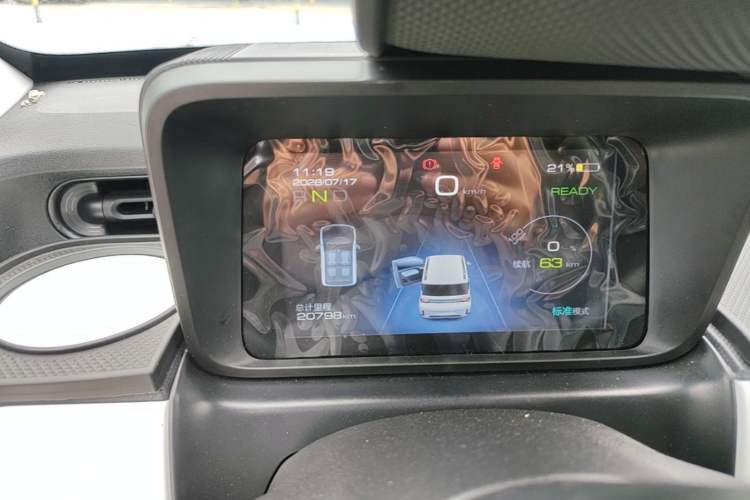 Used Wuling Hongguang MINIEV 2022 GAMEBOY 300km Enthusiast Model with Lithium Iron Phosphate Instrument Cluster