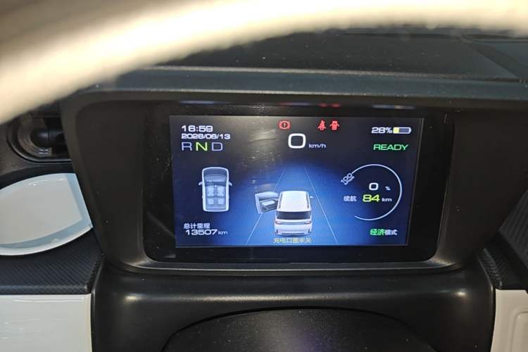 Used Wuling Hongguang MINIEV 2022 GAMEBOY 300km Enthusiast Model with Lithium Iron Phosphate Instrument Cluster