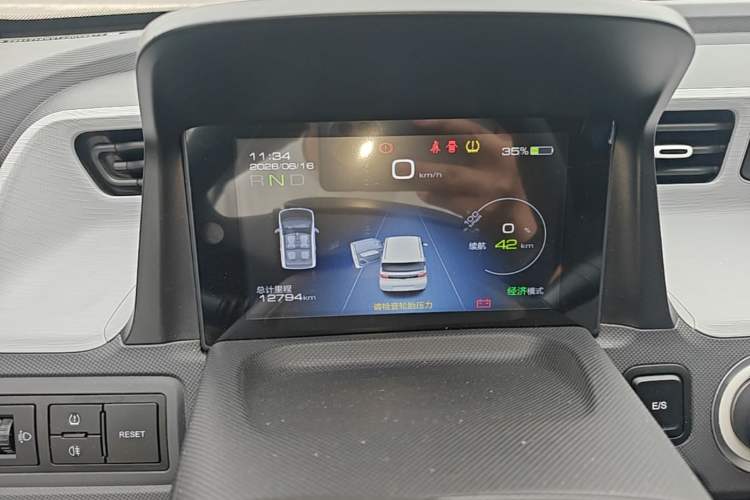 Used Wuling Hongguang MINIEV 2022 Macaron Fashion Edition Lithium-Nickel-Cobalt-Alpha-oxide Instrument Cluster