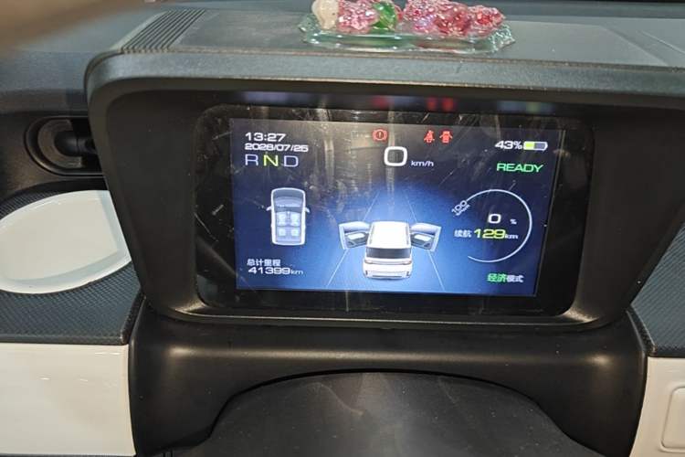 Used Wuling Hongguang MINIEV 2022 GAMEBOY 300km Enthusiast Model with Lithium Iron Phosphate Instrument Cluster