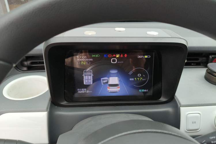 Used Wuling Hongguang MINIEV 2022 GAMEBOY 300km Enthusiast Model with Lithium Iron Phosphate Instrument Cluster