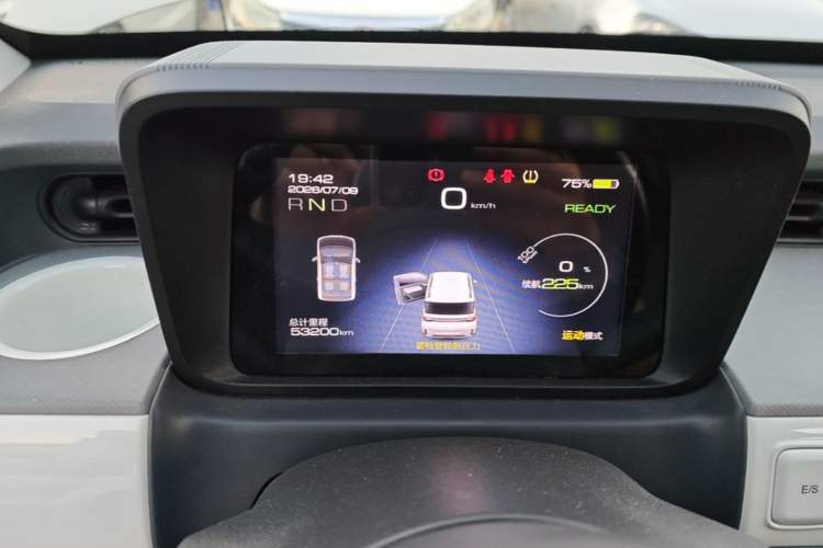 Used Wuling Hongguang MINIEV 2022 GAMEBOY 300km Enthusiast Model with Lithium Iron Phosphate Instrument Cluster