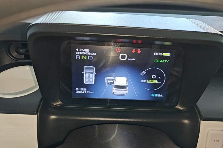 Used Wuling Hongguang MINIEV 2022 GAMEBOY 300km Enthusiast Model with Lithium Iron Phosphate Instrument Cluster