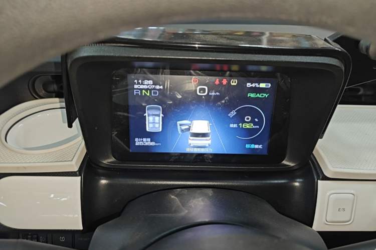 Used Wuling Hongguang MINIEV 2022 GAMEBOY 300km Enthusiast Model with Lithium Iron Phosphate Instrument Cluster
