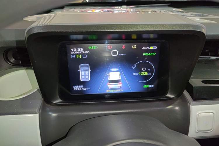 Used Wuling Hongguang MINIEV 2022 GAMEBOY 300km Enthusiast Model with Lithium Iron Phosphate Instrument Cluster