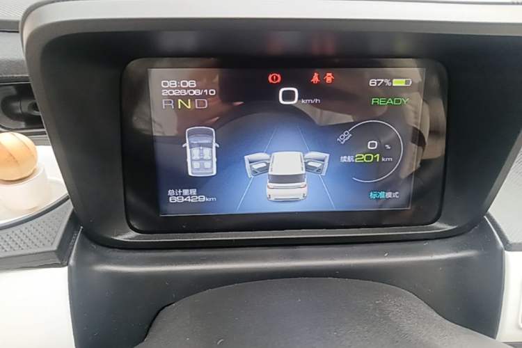 Used Wuling Hongguang MINIEV 2022 GAMEBOY 300km Enthusiast Model with Lithium Iron Phosphate Instrument Cluster