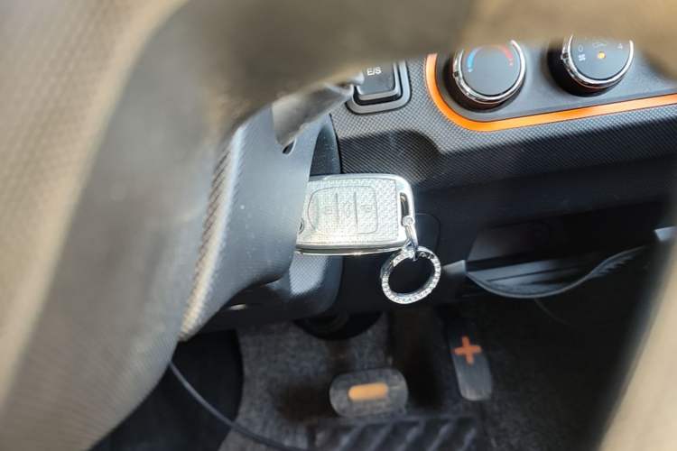 Used Wuling Hongguang MINIEV 2022 Easy Version Lithium Iron Phosphate Interior 1