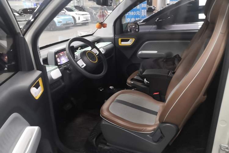 Used Wuling Hongguang MINIEV 2022 GAMEBOY 300km Enthusiast Model with Lithium Iron Phosphate Interior 1