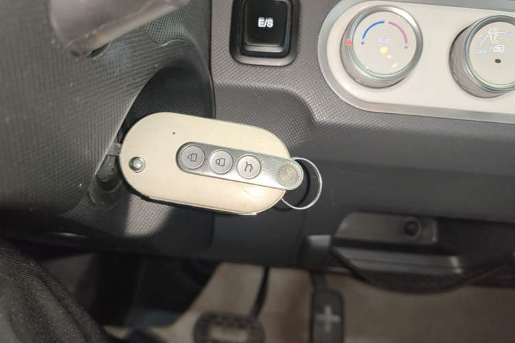 Used Wuling Hongguang MINIEV 2022 Macaron Premium Model – Lithium Iron Phosphate Interior 1