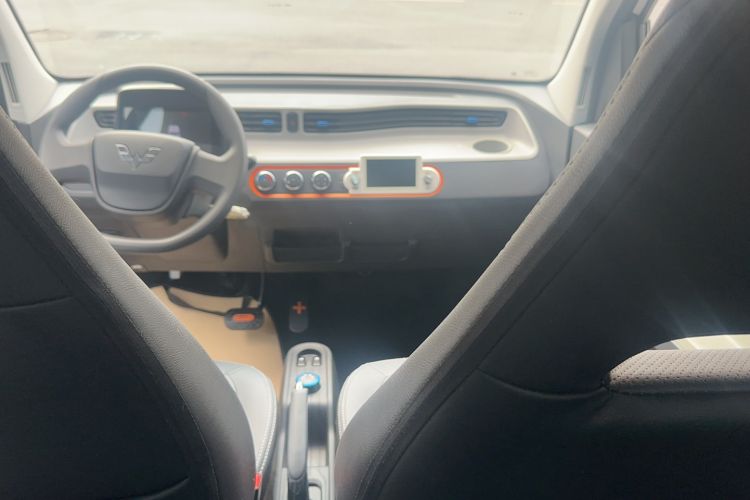 Used Wuling Hongguang MINIEV 2022 Zizai Version Lithium Iron Phosphate Interior 1