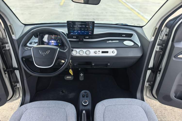 Used Wuling Hongguang MINIEV 2022 Macaron Premium Model – Lithium Iron Phosphate Interior 1