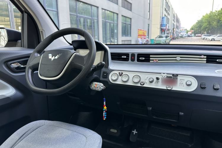 Used Wuling Hongguang MINIEV 2022 Macaron Premium Model – Lithium Iron Phosphate Interior 1
