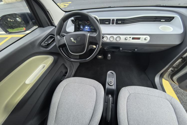 Used Wuling Hongguang MINIEV 2022 Macaron Premium Model – Lithium Iron Phosphate Interior 10