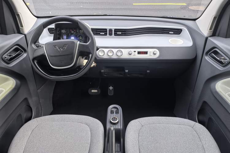 Used Wuling Hongguang MINIEV 2022 Macaron Premium Model – Lithium Iron Phosphate Interior 11