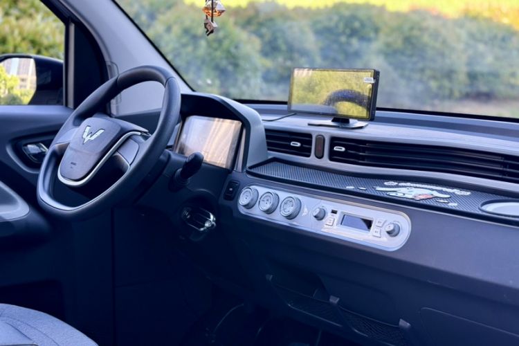 Used Wuling Hongguang MINIEV 2022 Macaron Premium Model – Lithium Iron Phosphate Interior 2