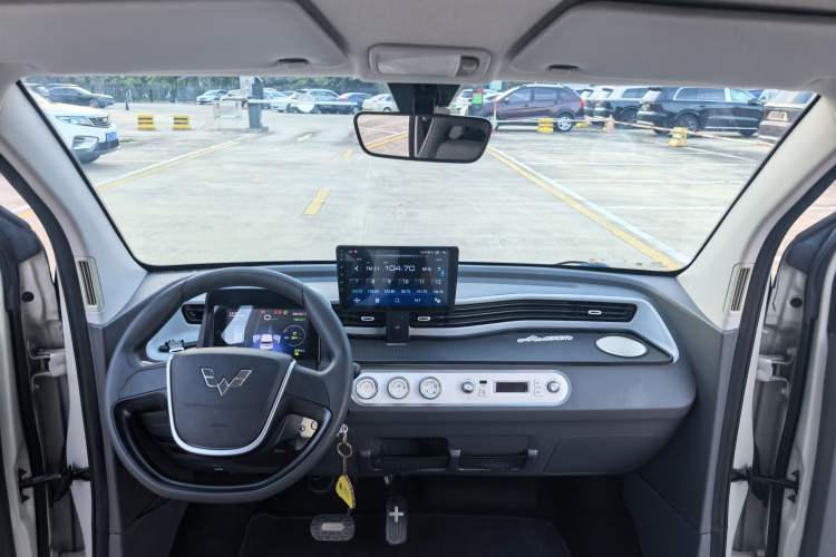 Used Wuling Hongguang MINIEV 2022 Macaron Premium Model – Lithium Iron Phosphate Interior 2