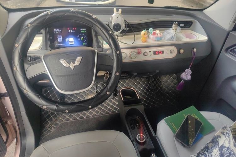 Used Wuling Hongguang MINIEV 2022 Macaron Premium Model – Lithium Iron Phosphate Interior 2