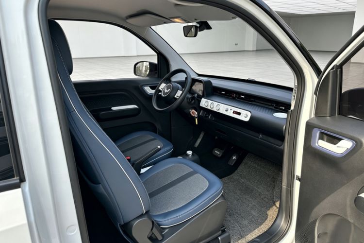 Used Wuling Hongguang MINIEV 2022 GAMEBOY 200km Gaming Edition with Lithium Iron Phosphate Interior 2