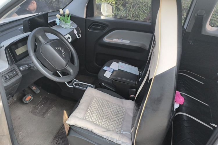 Used Wuling Hongguang MINIEV 2022 Easy Version Lithium-NMC Interior 3