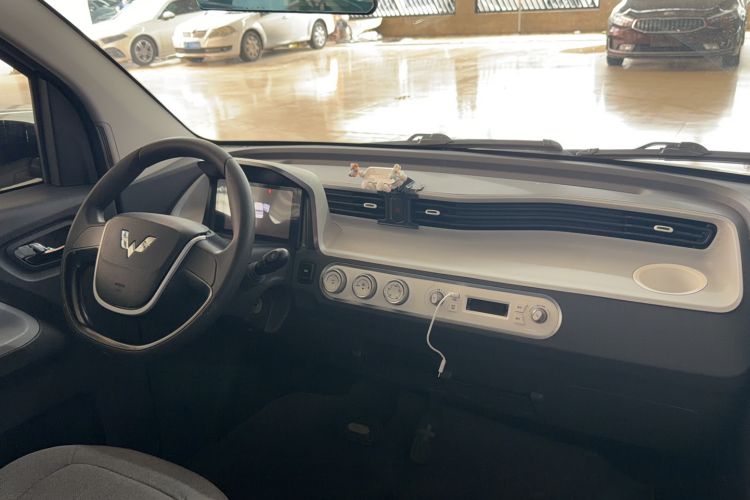 Used Wuling Hongguang MINIEV 2022 Macaron Premium Model – Lithium Iron Phosphate Interior 3