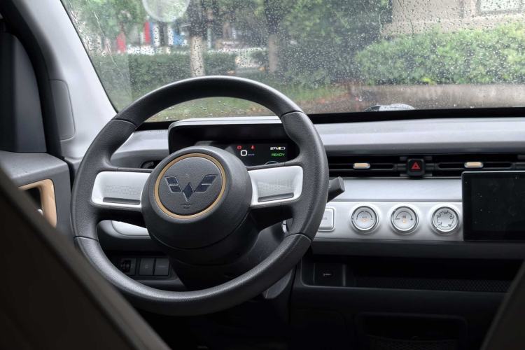Used Wuling Hongguang MINIEV 2022 GAMEBOY 200km Gaming Edition with Lithium Iron Phosphate Interior 3