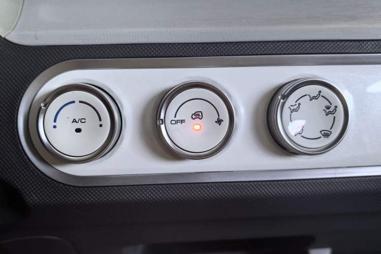 Used Wuling Hongguang MINIEV 2022 Macaron Premium Model – Lithium Iron Phosphate Interior 3