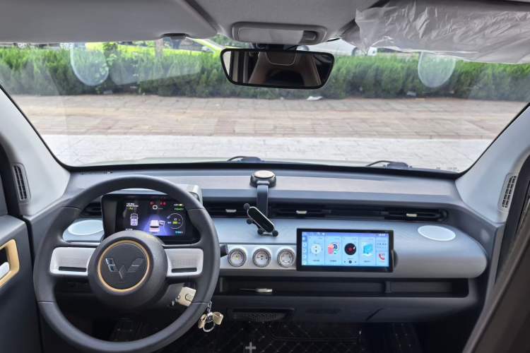 Used Wuling Hongguang MINIEV 2022 GAMEBOY 200km Gaming Edition with Lithium Iron Phosphate Interior 4
