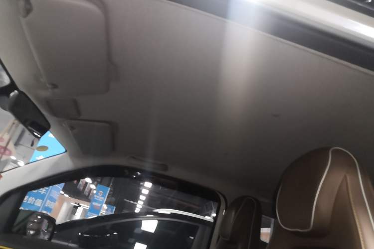 Used Wuling Hongguang MINIEV 2022 GAMEBOY 300km Enthusiast Model with Lithium Iron Phosphate Interior 4