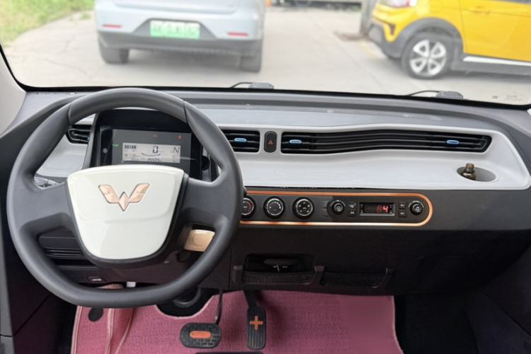 Used Wuling Hongguang MINIEV 2022 Easy Version Lithium-NMC Interior 4
