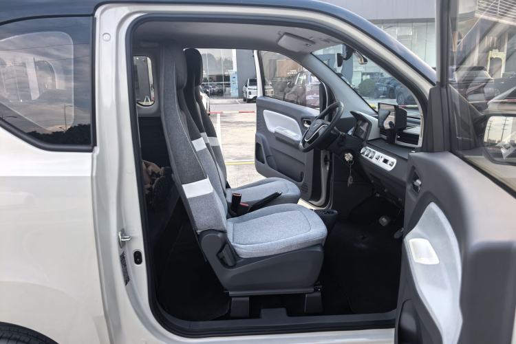 Used Wuling Hongguang MINIEV 2022 Macaron Premium Model – Lithium Iron Phosphate Interior 4