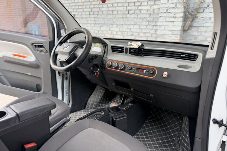 Used Wuling Hongguang MINIEV 2022 Zizai Version Lithium-NMC Interior 4