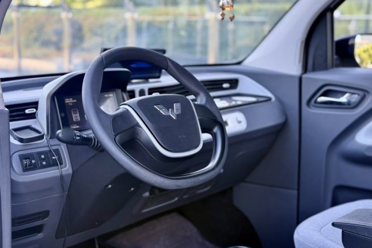 Used Wuling Hongguang MINIEV 2022 Macaron Premium Model – Lithium Iron Phosphate Interior 5