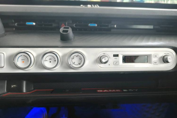 Used Wuling Hongguang MINIEV 2022 GAMEBOY 300km Enthusiast Model with Lithium Iron Phosphate Interior 5